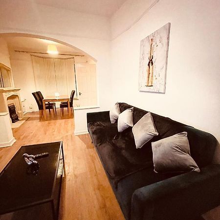 Cute Spacious 2 Bedroom House, Sleeps 8, Free Street Parking, Easy Access Lock Box Entry, 2 Minute Drive From City Centre Liverpool Dış mekan fotoğraf