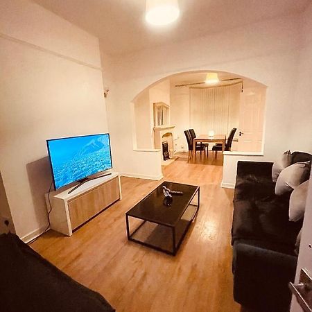 Cute Spacious 2 Bedroom House, Sleeps 8, Free Street Parking, Easy Access Lock Box Entry, 2 Minute Drive From City Centre Liverpool Dış mekan fotoğraf
