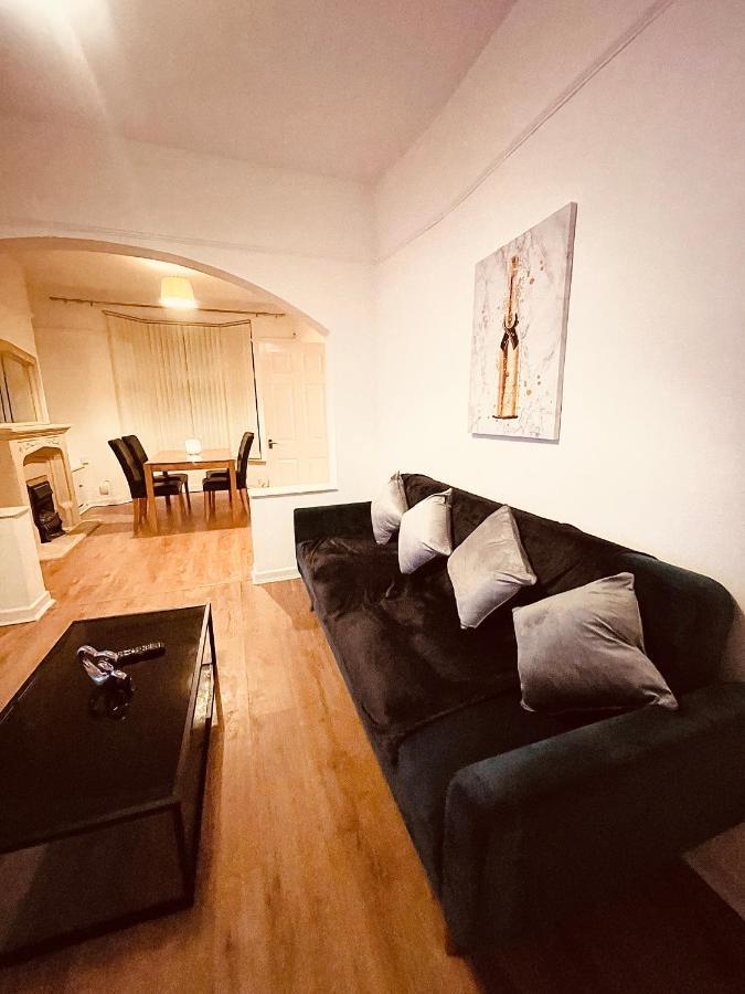 Cute Spacious 2 Bedroom House, Sleeps 8, Free Street Parking, Easy Access Lock Box Entry, 2 Minute Drive From City Centre Liverpool Dış mekan fotoğraf