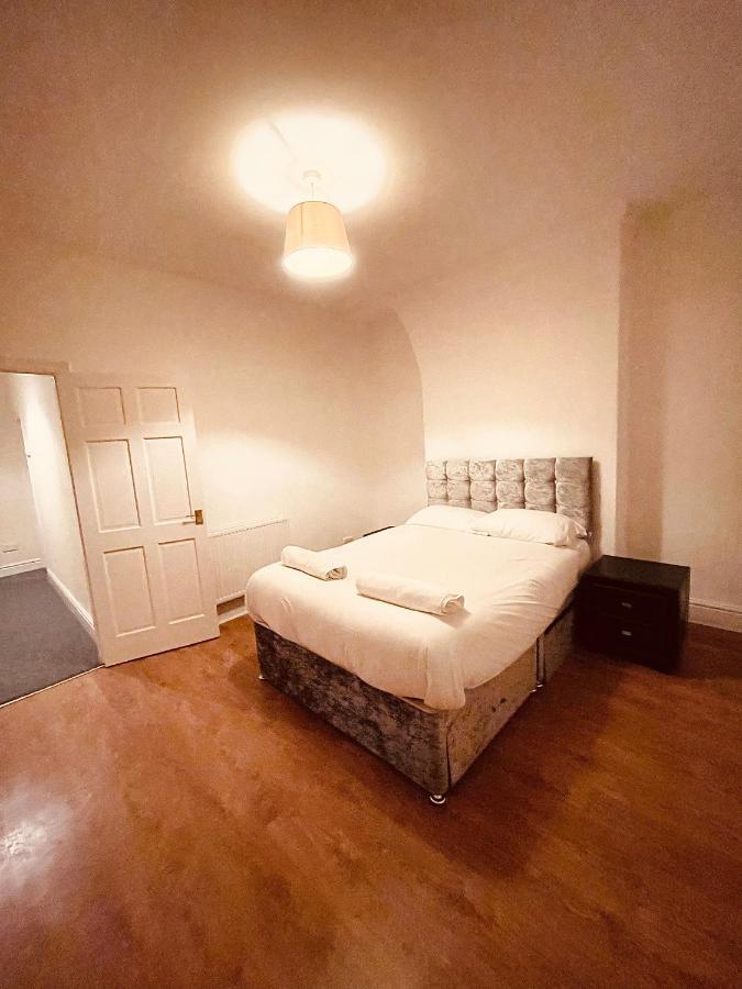 Cute Spacious 2 Bedroom House, Sleeps 8, Free Street Parking, Easy Access Lock Box Entry, 2 Minute Drive From City Centre Liverpool Dış mekan fotoğraf