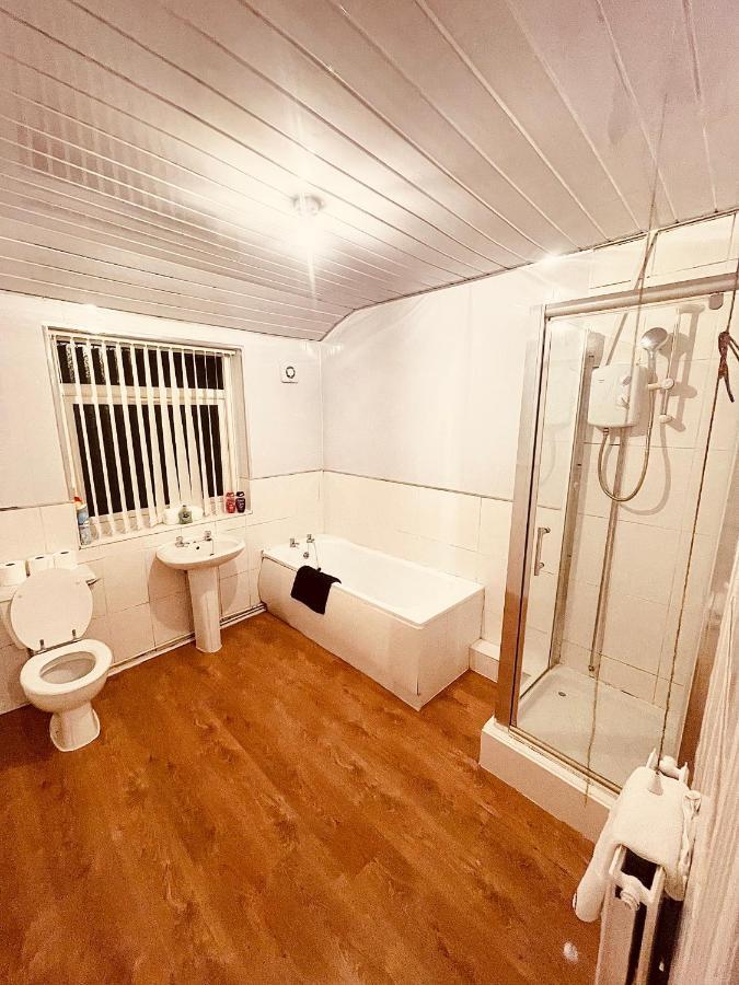 Cute Spacious 2 Bedroom House, Sleeps 8, Free Street Parking, Easy Access Lock Box Entry, 2 Minute Drive From City Centre Liverpool Dış mekan fotoğraf