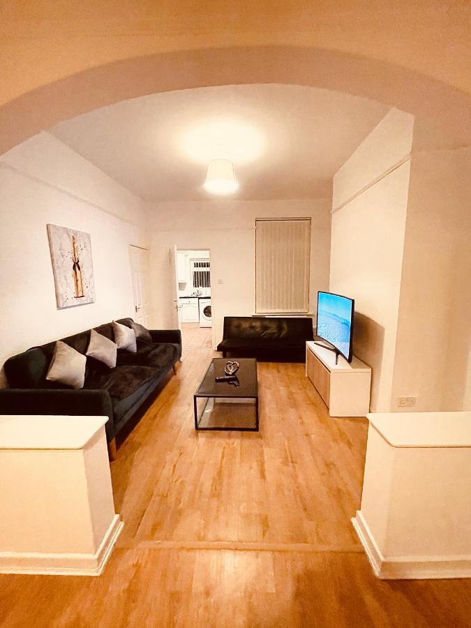 Cute Spacious 2 Bedroom House, Sleeps 8, Free Street Parking, Easy Access Lock Box Entry, 2 Minute Drive From City Centre Liverpool Dış mekan fotoğraf