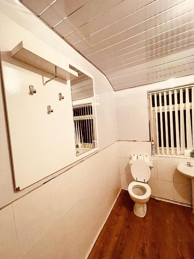 Cute Spacious 2 Bedroom House, Sleeps 8, Free Street Parking, Easy Access Lock Box Entry, 2 Minute Drive From City Centre Liverpool Dış mekan fotoğraf