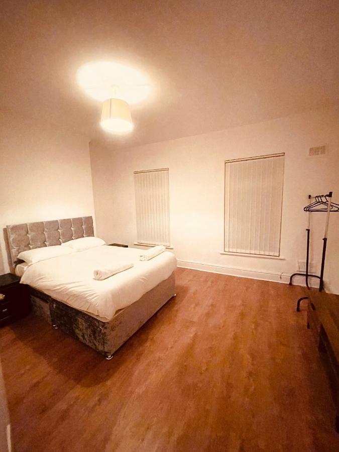 Cute Spacious 2 Bedroom House, Sleeps 8, Free Street Parking, Easy Access Lock Box Entry, 2 Minute Drive From City Centre Liverpool Dış mekan fotoğraf