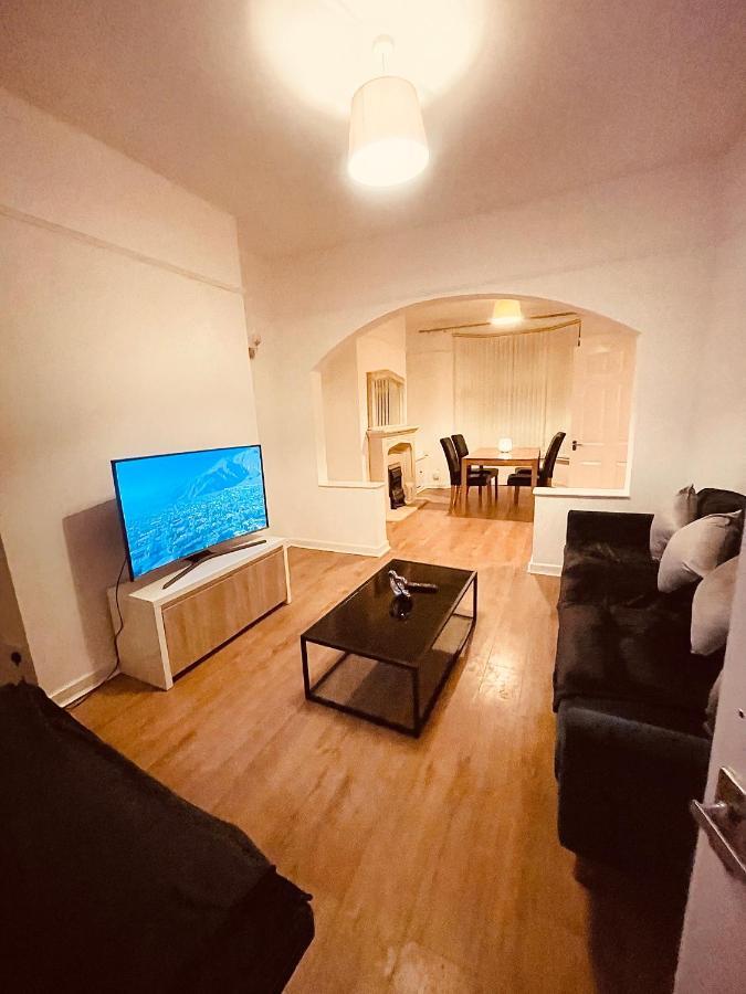 Cute Spacious 2 Bedroom House, Sleeps 8, Free Street Parking, Easy Access Lock Box Entry, 2 Minute Drive From City Centre Liverpool Dış mekan fotoğraf