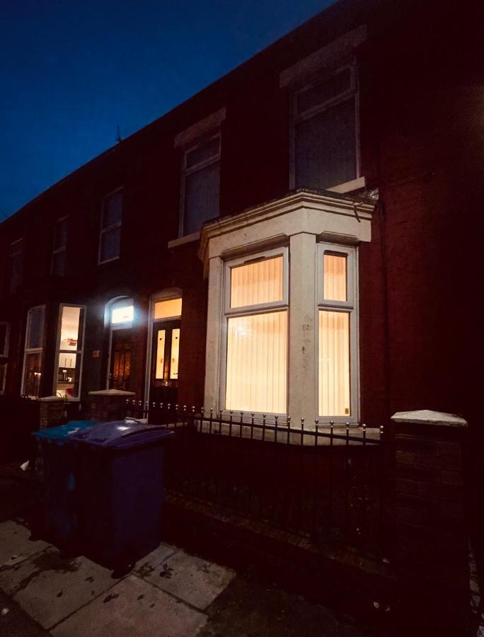 Cute Spacious 2 Bedroom House, Sleeps 8, Free Street Parking, Easy Access Lock Box Entry, 2 Minute Drive From City Centre Liverpool Dış mekan fotoğraf
