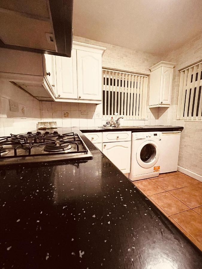 Cute Spacious 2 Bedroom House, Sleeps 8, Free Street Parking, Easy Access Lock Box Entry, 2 Minute Drive From City Centre Liverpool Dış mekan fotoğraf
